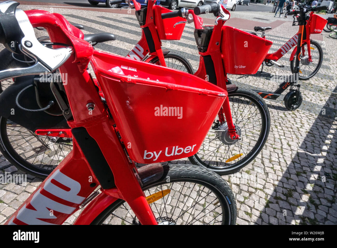 Vermietung Elektrofahrrad von Uber, Berlin Deutschland Stockfoto