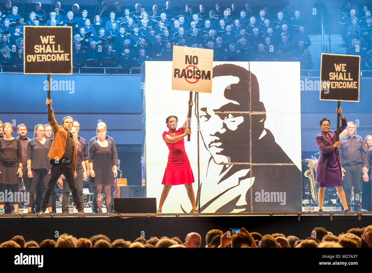 Der Chor der musikalischen 'Martin Luther King" wurde am 20.6.2019 in der Evangelischen Kirchentag in der Dortmunder Westfalenhalle durchgeführt, mit mehr als 2.000 Teilnehmern. Stockfoto