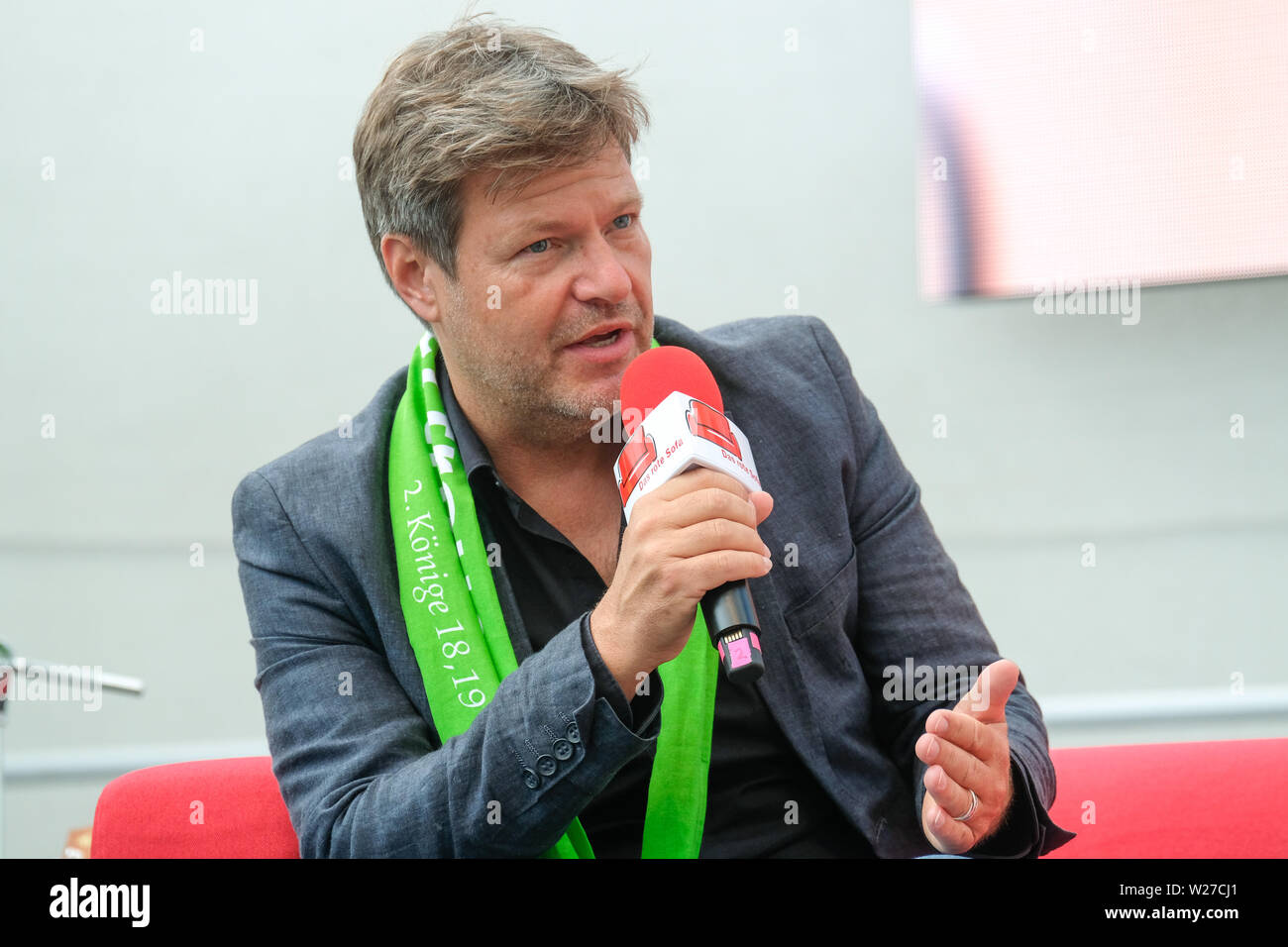 Dortmund, Deutschland, 21. Juni 2019. Politiker Robert Habeck auf einem Podium der 37. Deutsche Evangelische Kirchentag. Habeck (geboren am 2. September 1969 in Lübeck) ist ein deutscher Politiker der deutschen Grünen Partei. Seit Januar 27, 2018, ist er zusammen mit Annalena Baerbock nationale Vorsitzende der deutschen Grünen Stockfoto