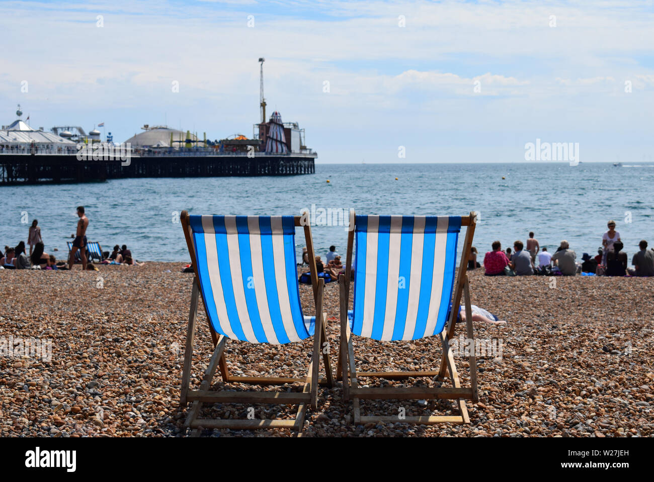 Brighton Beach und Palace Pier in Großbritannien im Sommer 2019 Stockfoto