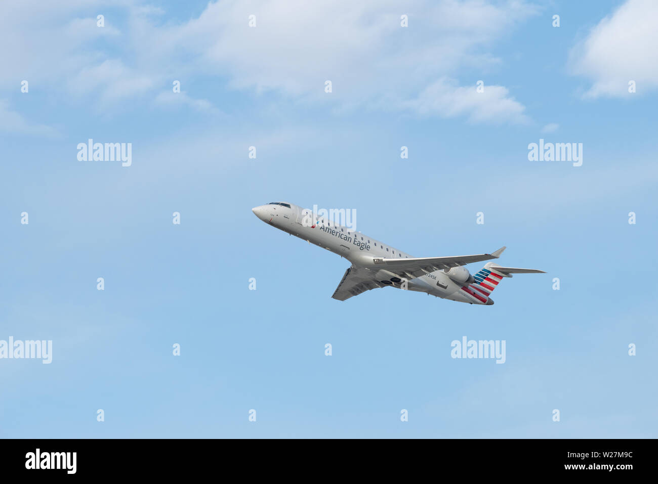American Airlines Bombardier CRJ-701ER (Kennzeichen N724SK), Abfahrt vom Flughafen Los Angeles, LAX. Stockfoto