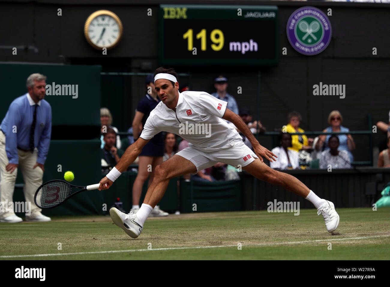 Wimbledon, 6. Juli 2019 - Roger Federer während seiner dritten Runde gegen Lucas Pouille von Frankreich heute in Wimbledon. Stockfoto