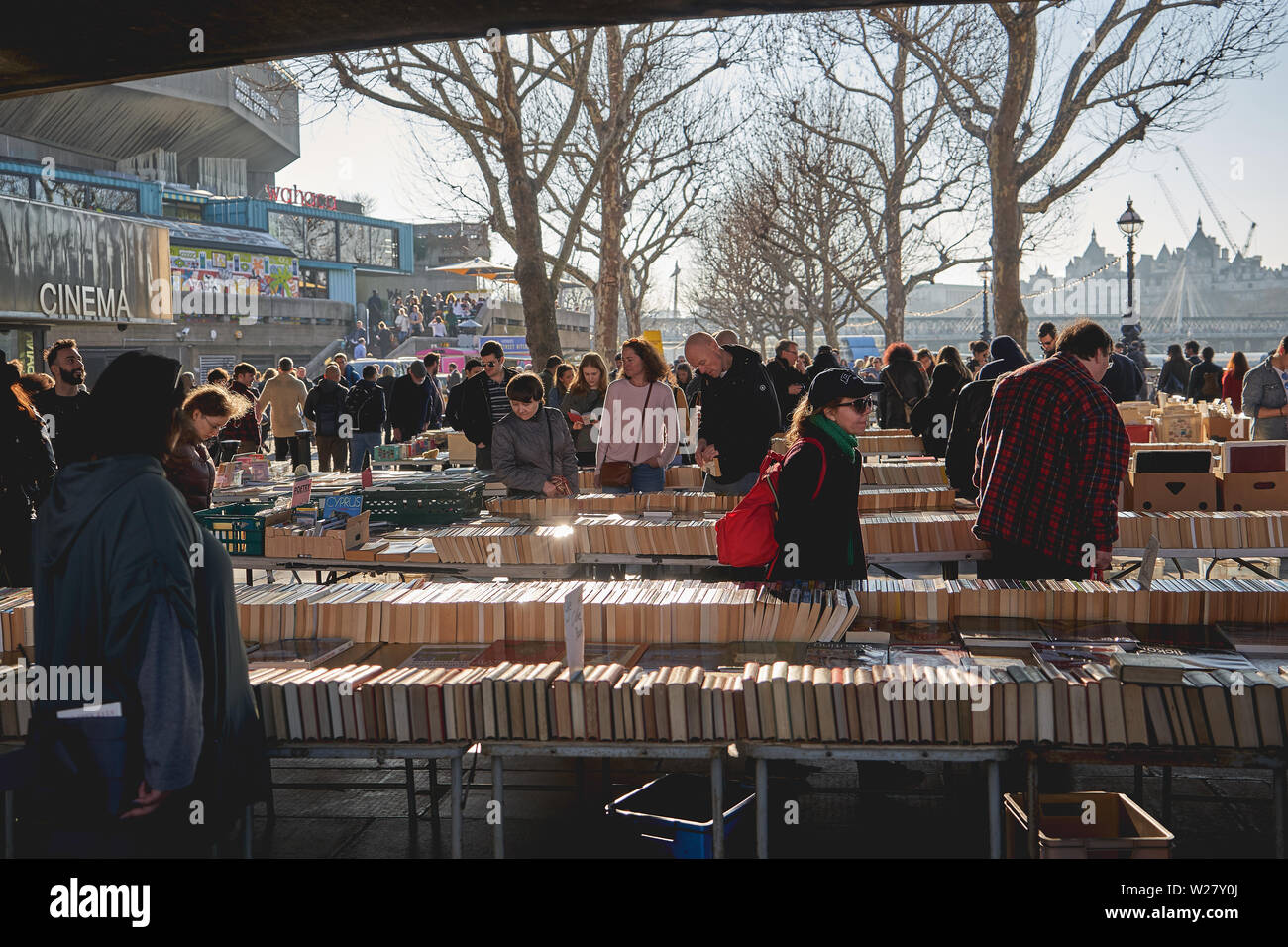 London, UK - März, 2019. Second Hand Bücher zum Verkauf in einem Stall auf der South Bank. Stockfoto