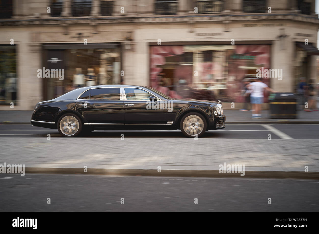 London, UK - Juni, 2019. Ein luxuriöses Bentley Mulsanne entlang der Regent Street im Zentrum Londons. Stockfoto