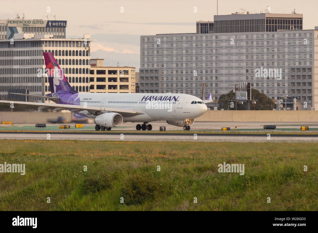 Hawaiian Airlines Airbus A330 (Registrierungsnummer N384HA) beim Start. Stockfoto