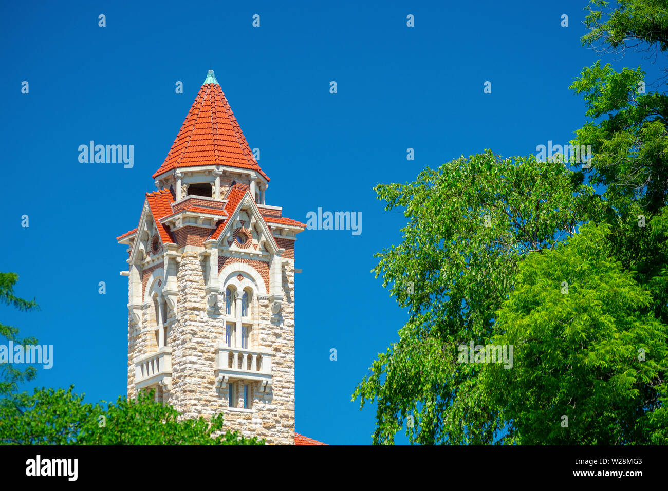 Universität von Kansas in Lawrence, Kansas an einem sonnigen Tag Stockfoto