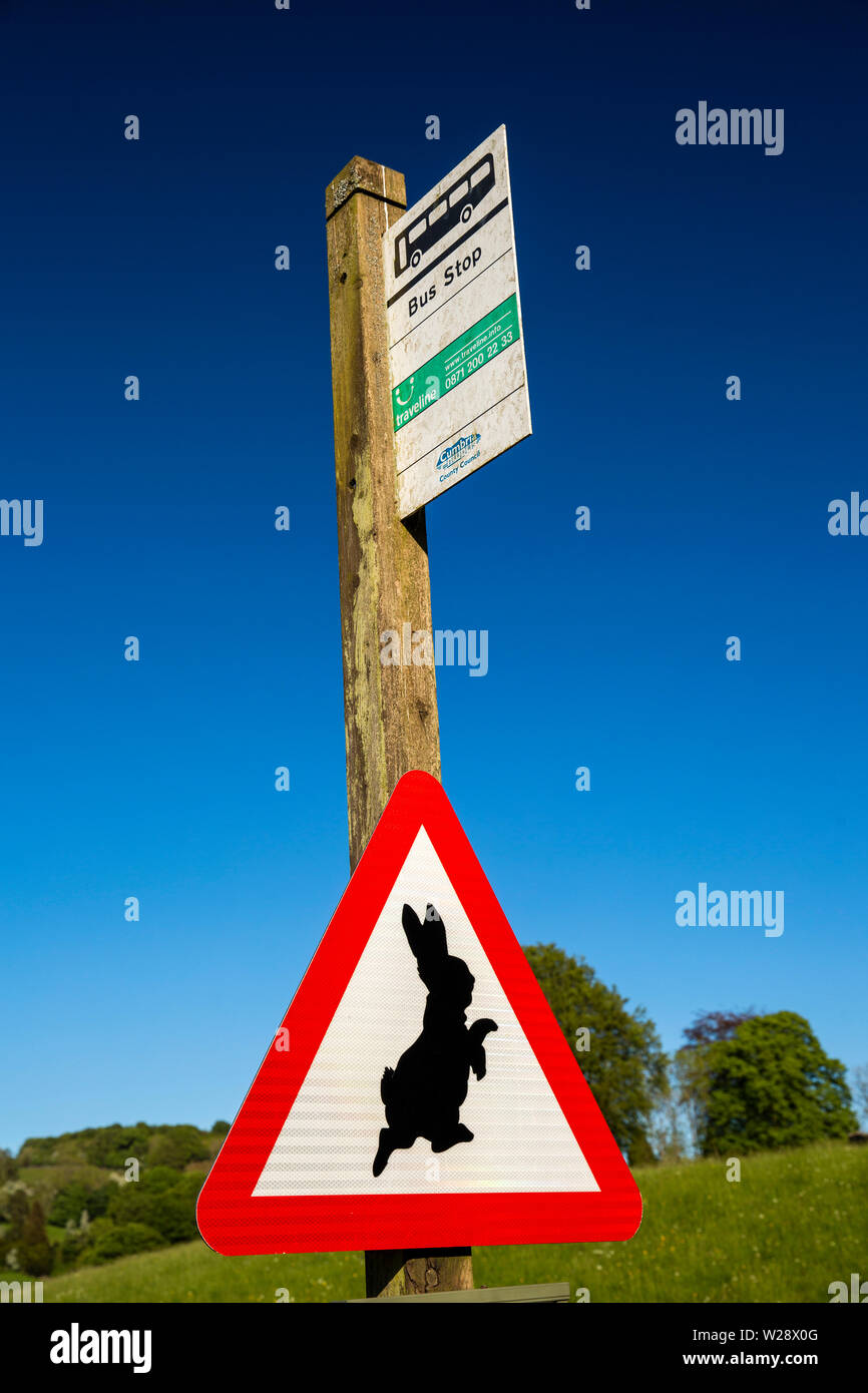 UK, Cumbria, Hawkshead, Near Sawrey, Peter Rabbit Road Sign bei Hill Top Farm, Beatrix Potter's Home Stockfoto