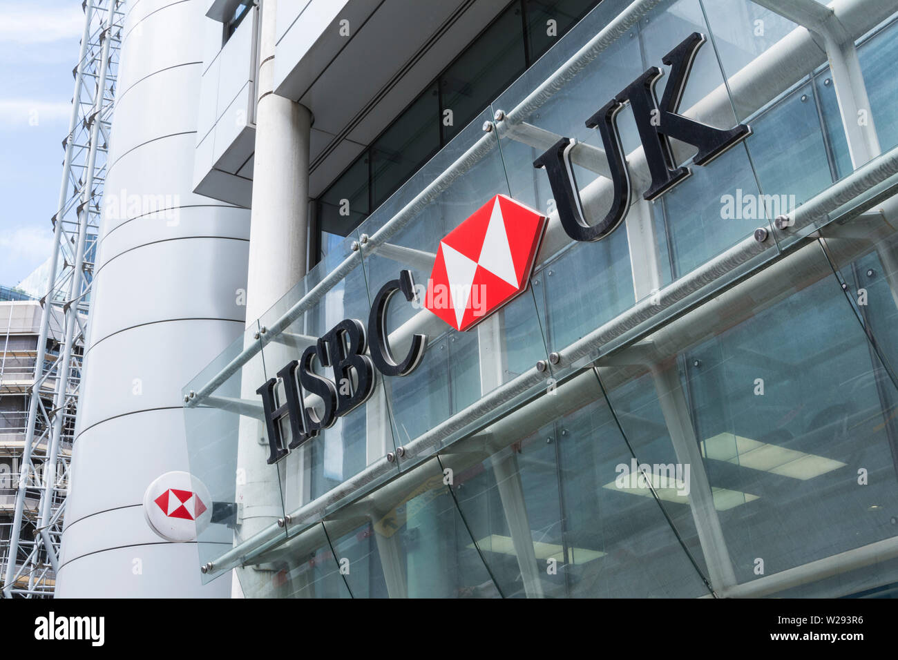 Signage außerhalb der HSBC Bank, City of London, London, Großbritannien Stockfoto