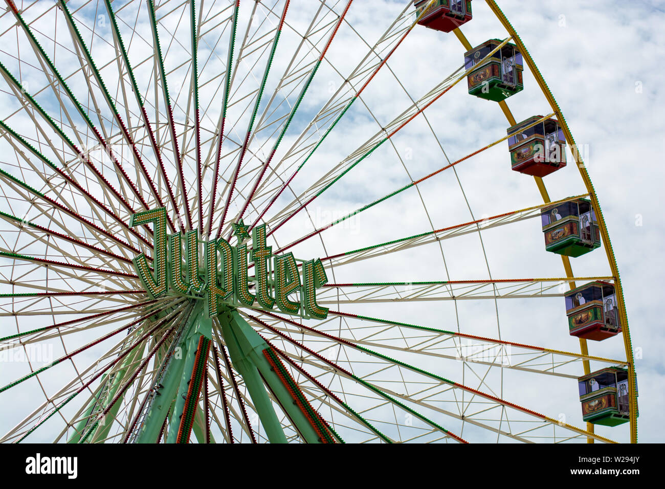 Konzept Kirmes: Riesenrad Stockfoto