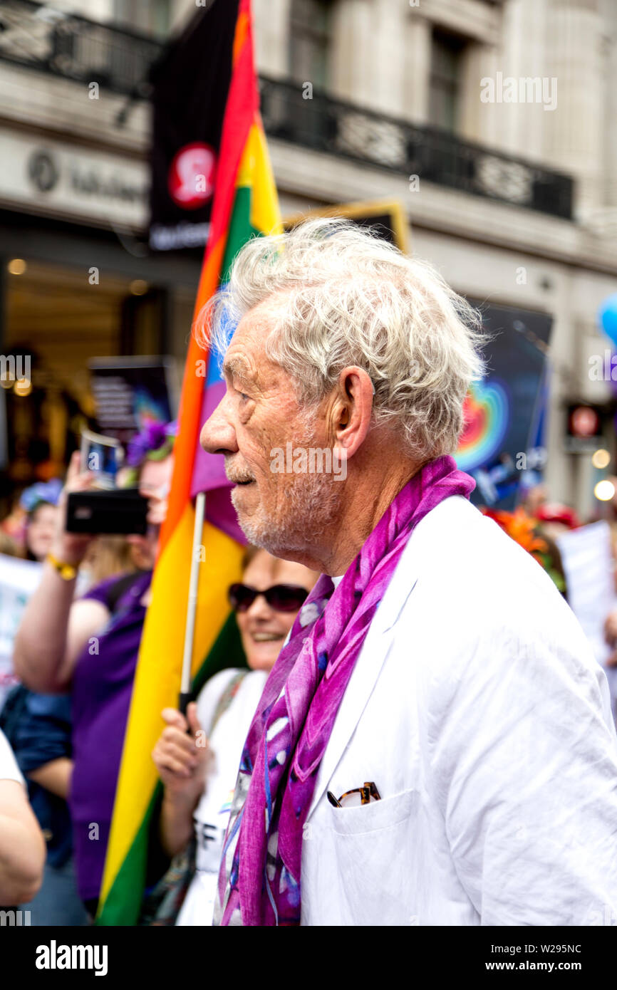 Vom 6. Juli 2019 - Sir Ian McKellen, Schauspieler und die Rechte von homosexuellen Aktivisten, Teilnahme an London Pride, Großbritannien Stockfoto