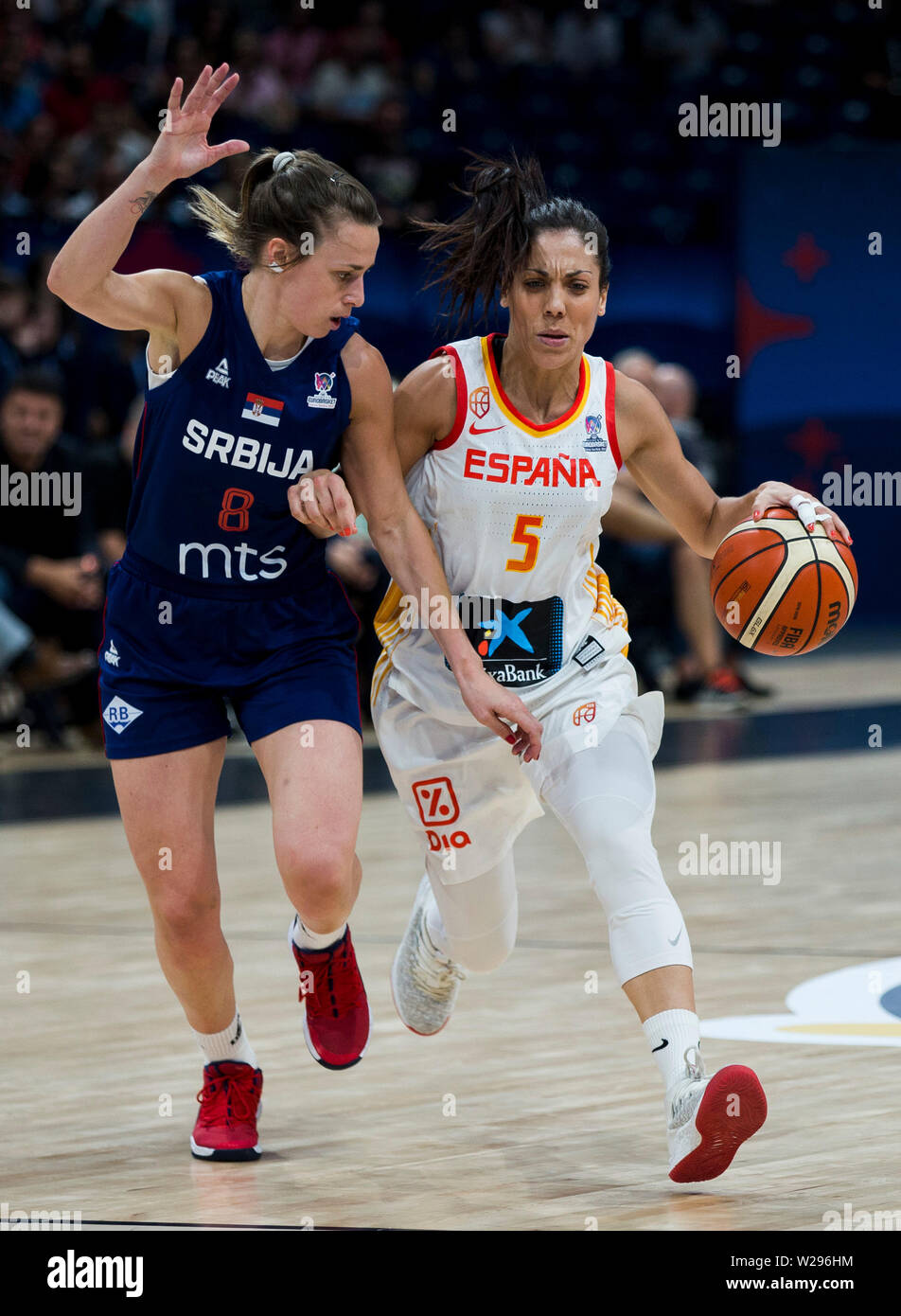 Cristina Ouvina von ESP in Aktion gegen Neven Jovanovic von SRB Stockfoto