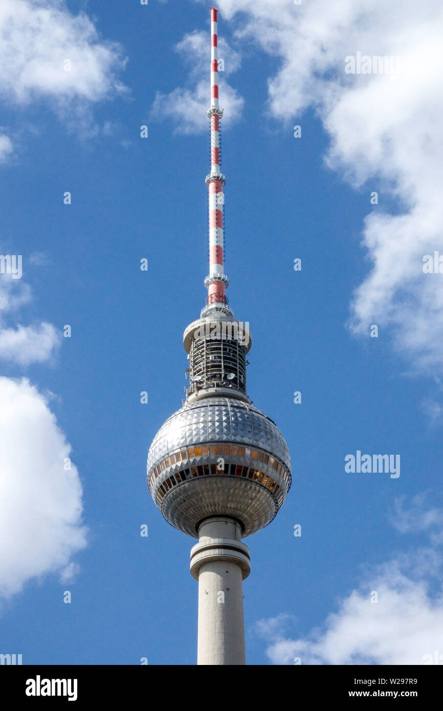 Berlin Wolken TV Tower Deutschland Stockfoto