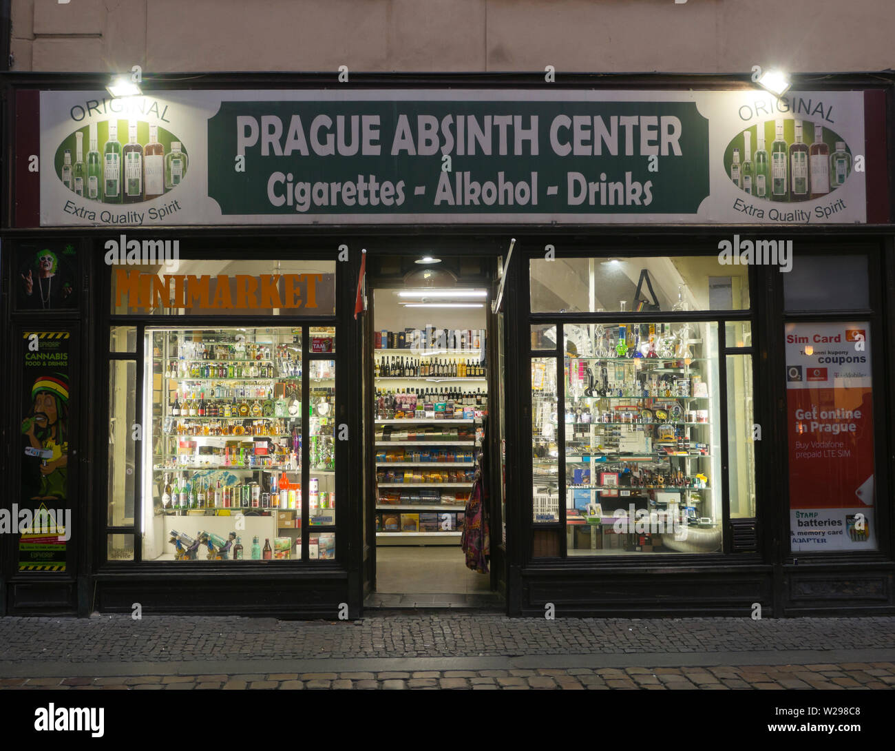 Prag Absinth Center, ein Geschäft Werbung die beliebtesten alkoholischen Getränke in Staré Město, Altstadt, in der Hauptstadt der Tschechischen Republik Stockfoto