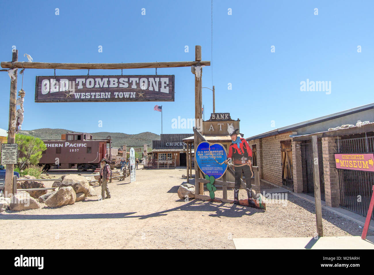 Tombstone, Arizona, USA - Mai 1, 2019: Wild West Frontier Fassade im Stil der Alten westlichen Themenpark in Tombstone, Arizona. Stockfoto