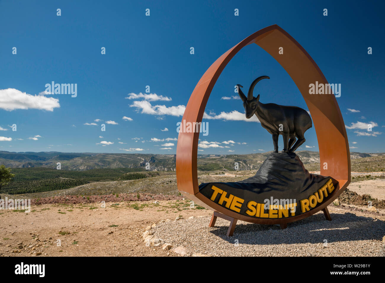 Chamois Skulptur, Aussichtspunkt in der Silent Route, in der Nähe von Ejulve, Maestrat (Maestrazgo) Region, Provinz Teruel, Aragon, Spanien Stockfoto