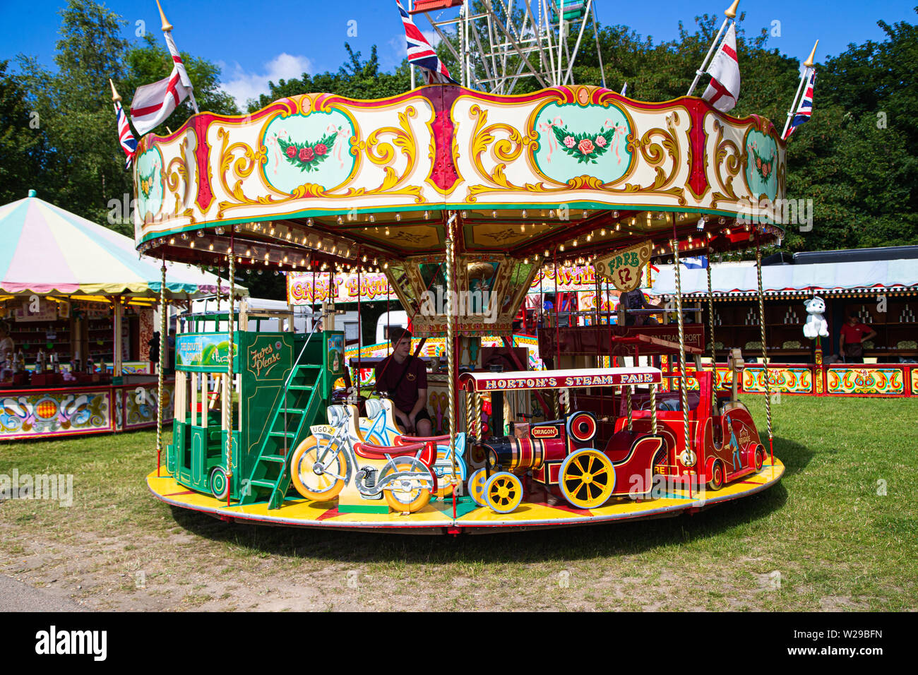 90 Kent County zeigen, Detling, 6. Juli 2019. Ein kleines Kind Karussell. Stockfoto