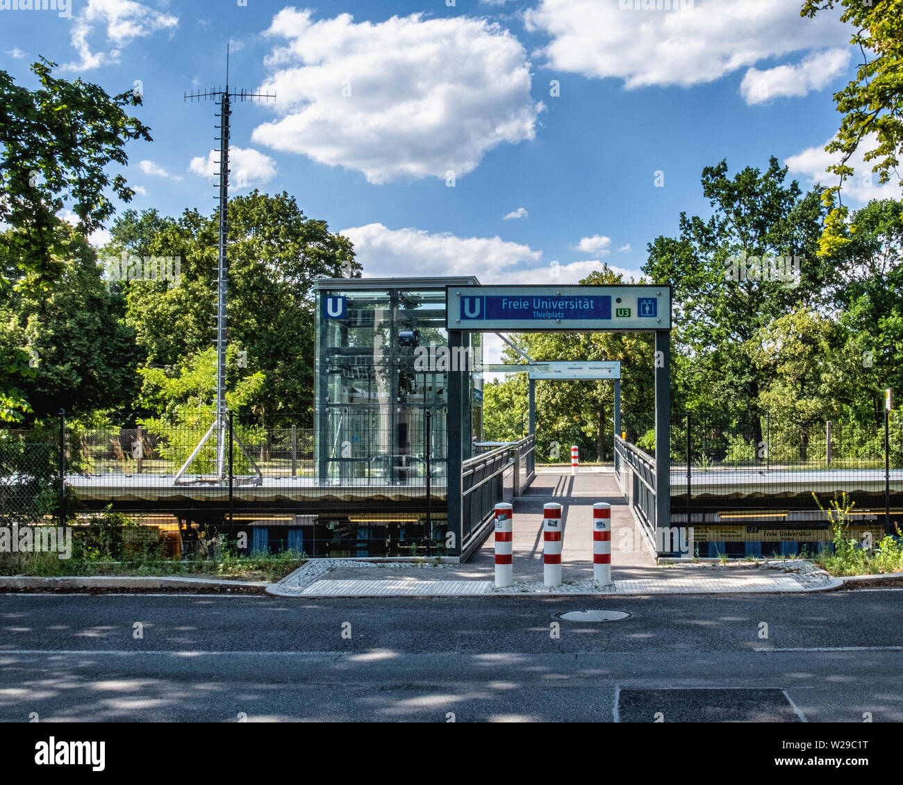 Freie Universität thielplatz U-Bahn U-Bahn Linie U3 Station dient. Anheben der Plattform Stockfoto