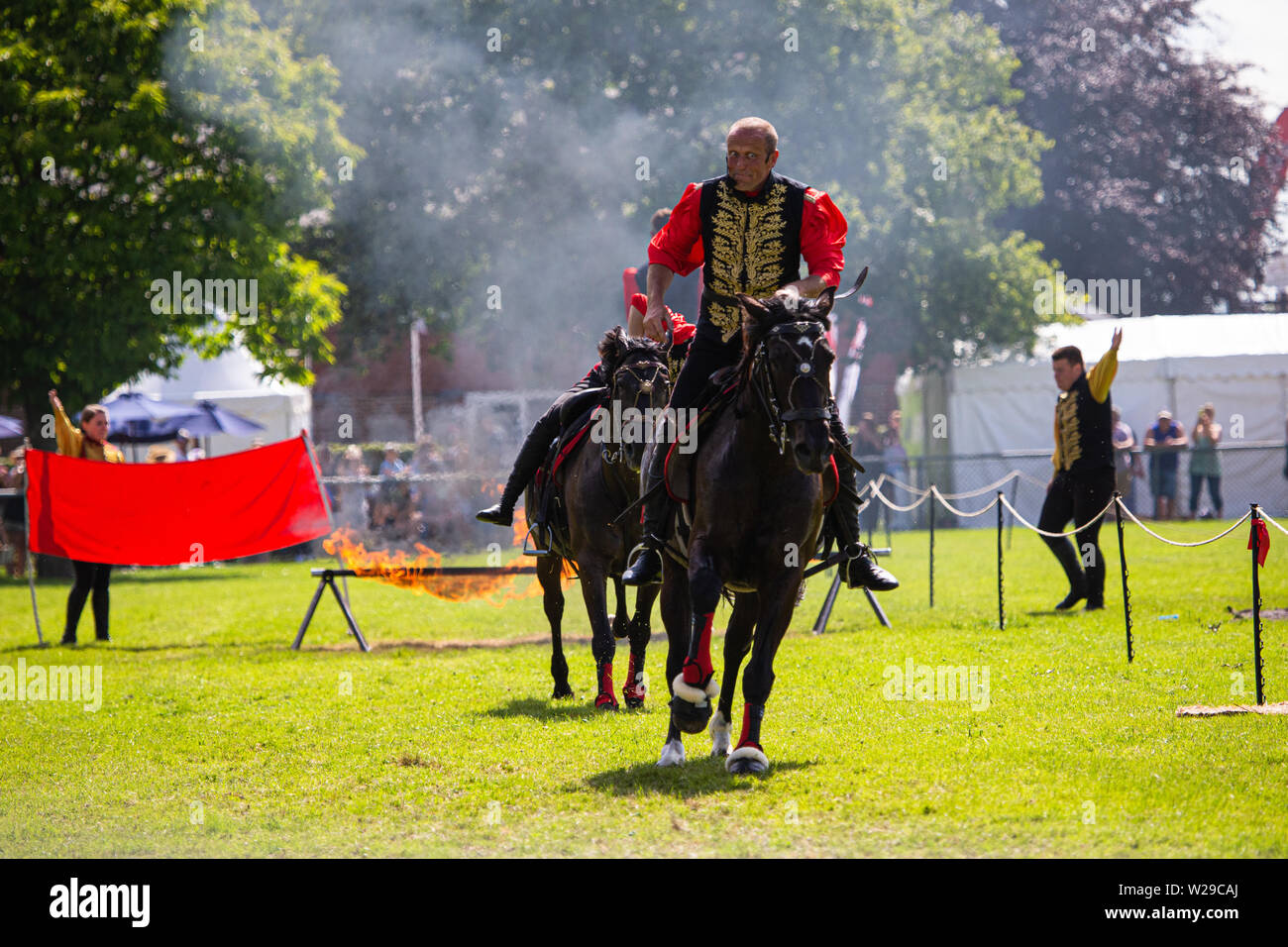 90 Kent County zeigen, Detling, 6. Juli 2019. Künstler aus der internationalen Dzhigitovka einschließlich der aktuelle Weltmeister Sergey Murugov auf Pferden Stockfoto