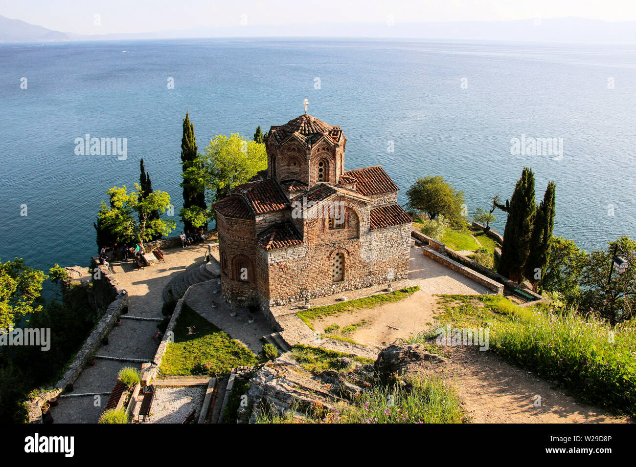 Schönen Blick auf Saint John bei Kaneo, mazedonisch-orthodoxen Kirche, mit Blick auf den See von Ohrid in der Stadt Ohrid, Republik Nördlich Mazedonien Stockfoto