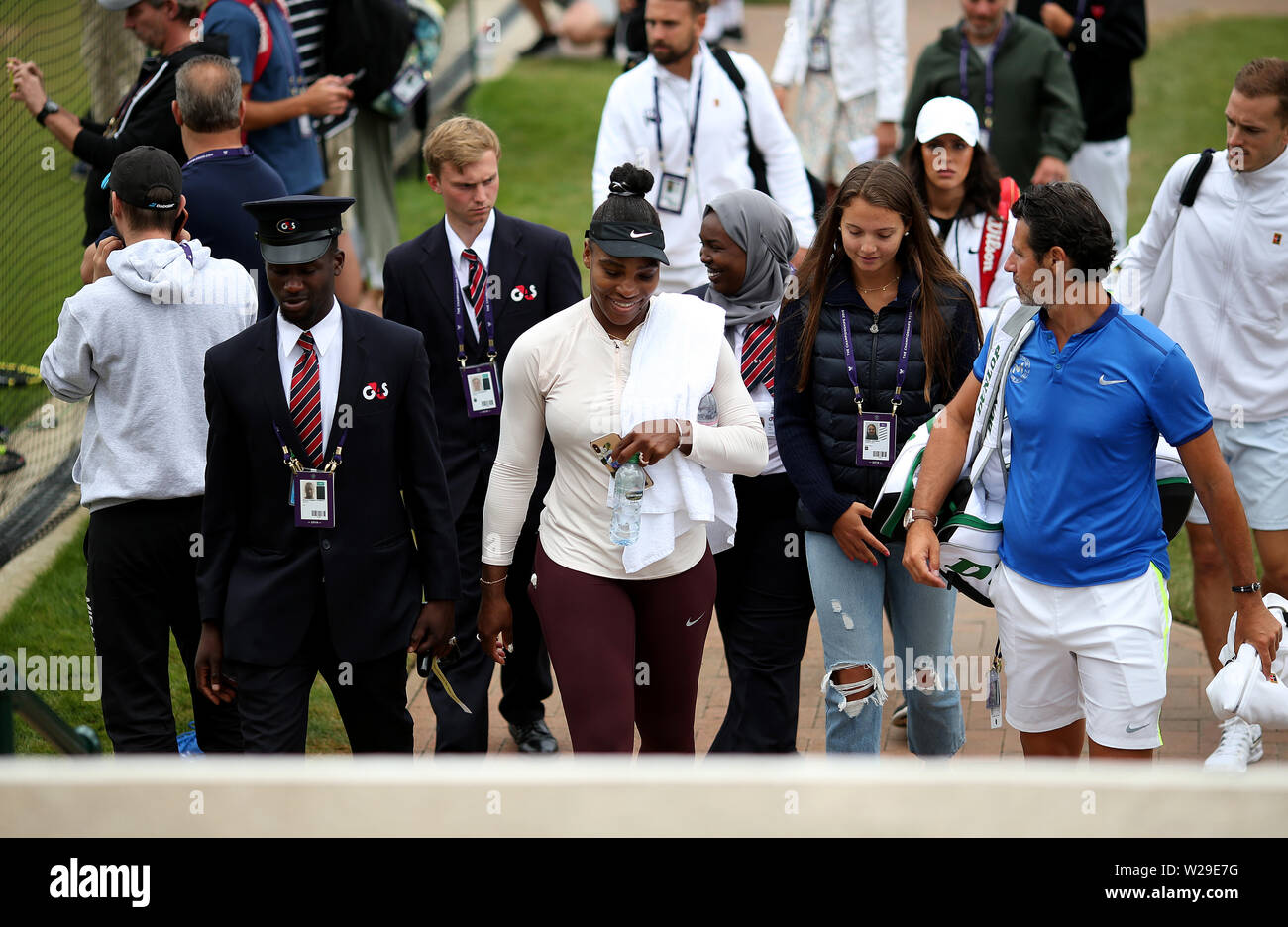 Serena Williams beim Training am Mittsonntag der Wimbledon Championships im All England Lawn Tennis and Croquet Club, Wimbledon. Stockfoto