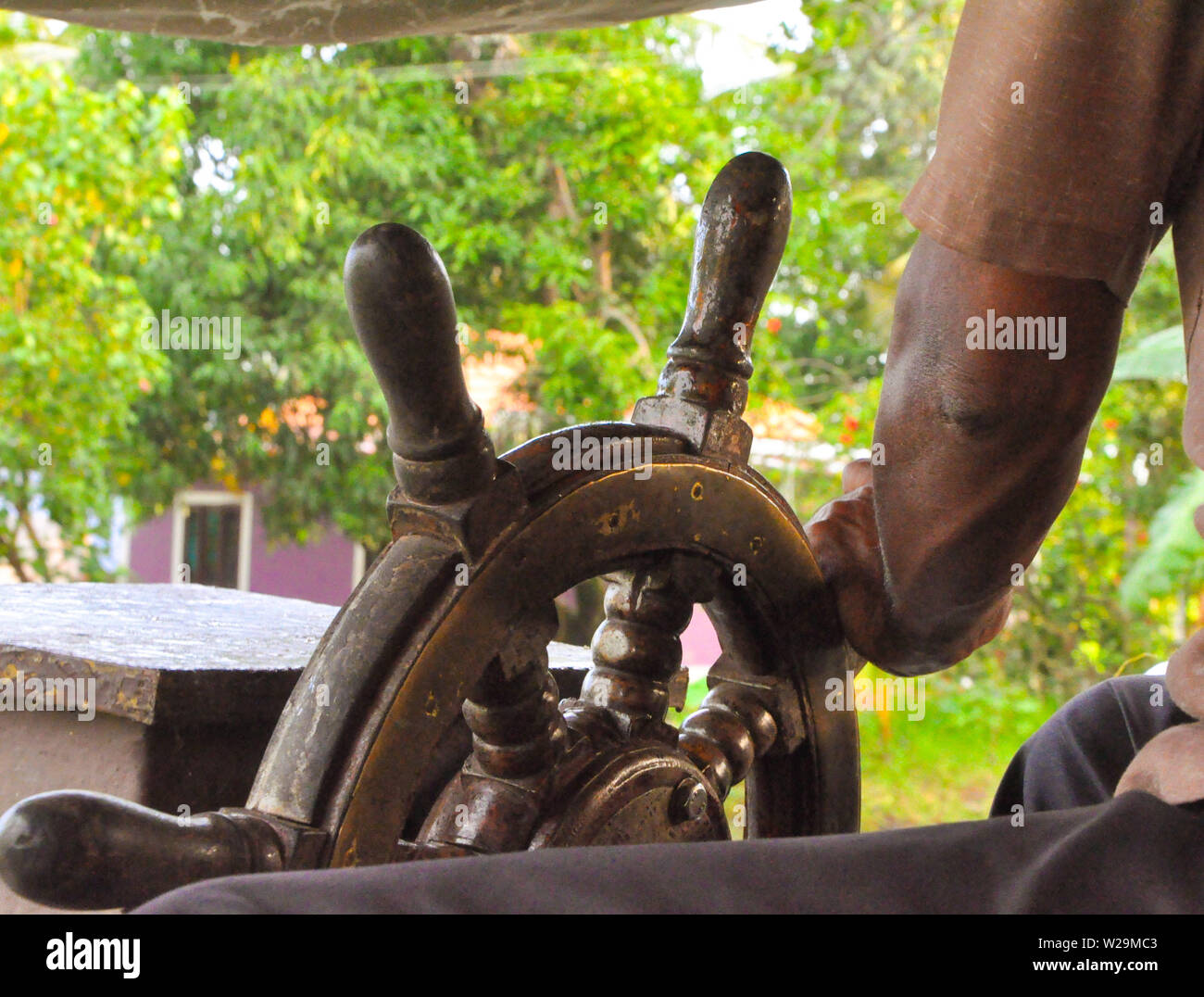 Bild eines segeln Rad von einem Boot in Alleppey Zurück Gewässer in Kerala Stockfoto