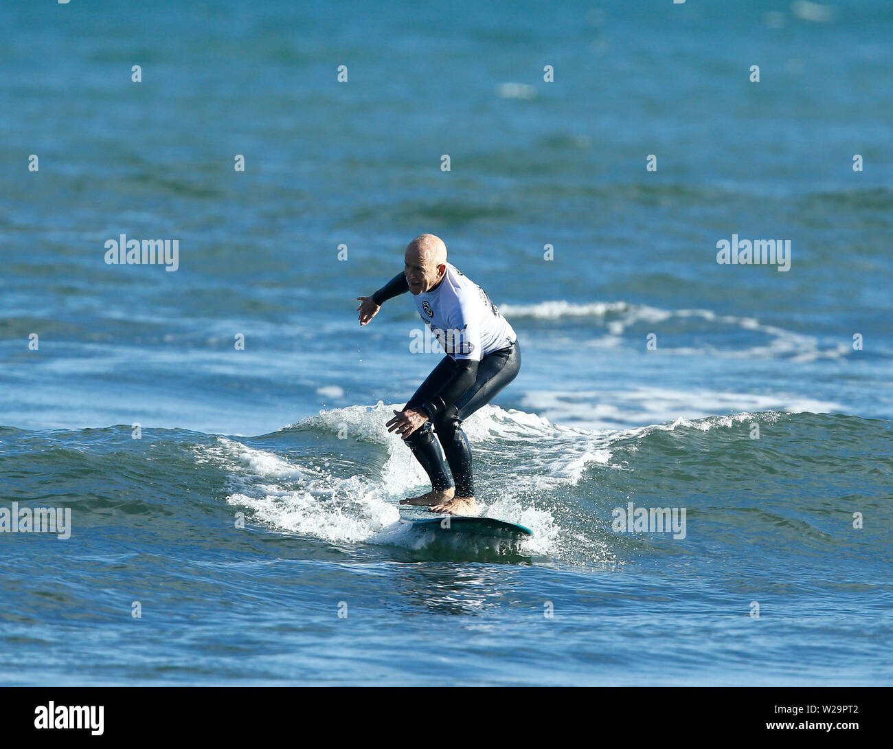 Perth, Australien. 07 Juli, 2019. Cottesloe Beach, Cottesloe, Perth, Western Australia, Fischbein Longboard-surfen Wettbewerb; Norman Bateman konkurriert in den über 60 mens Endrunde Credit: Aktion Plus Sport Bilder/Alamy leben Nachrichten Stockfoto