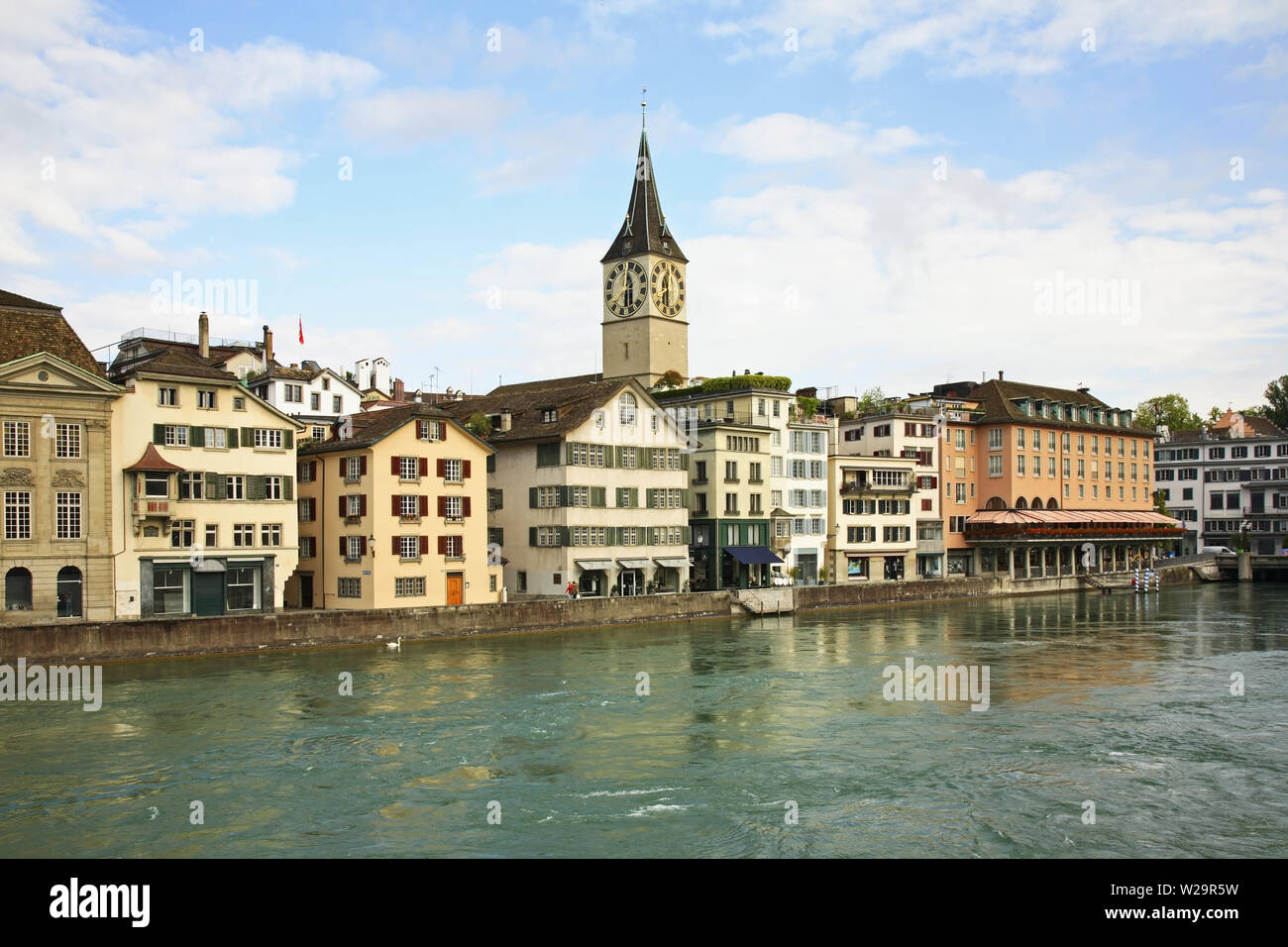 Ufer der Limmat in Zürich. Schweiz Stockfoto