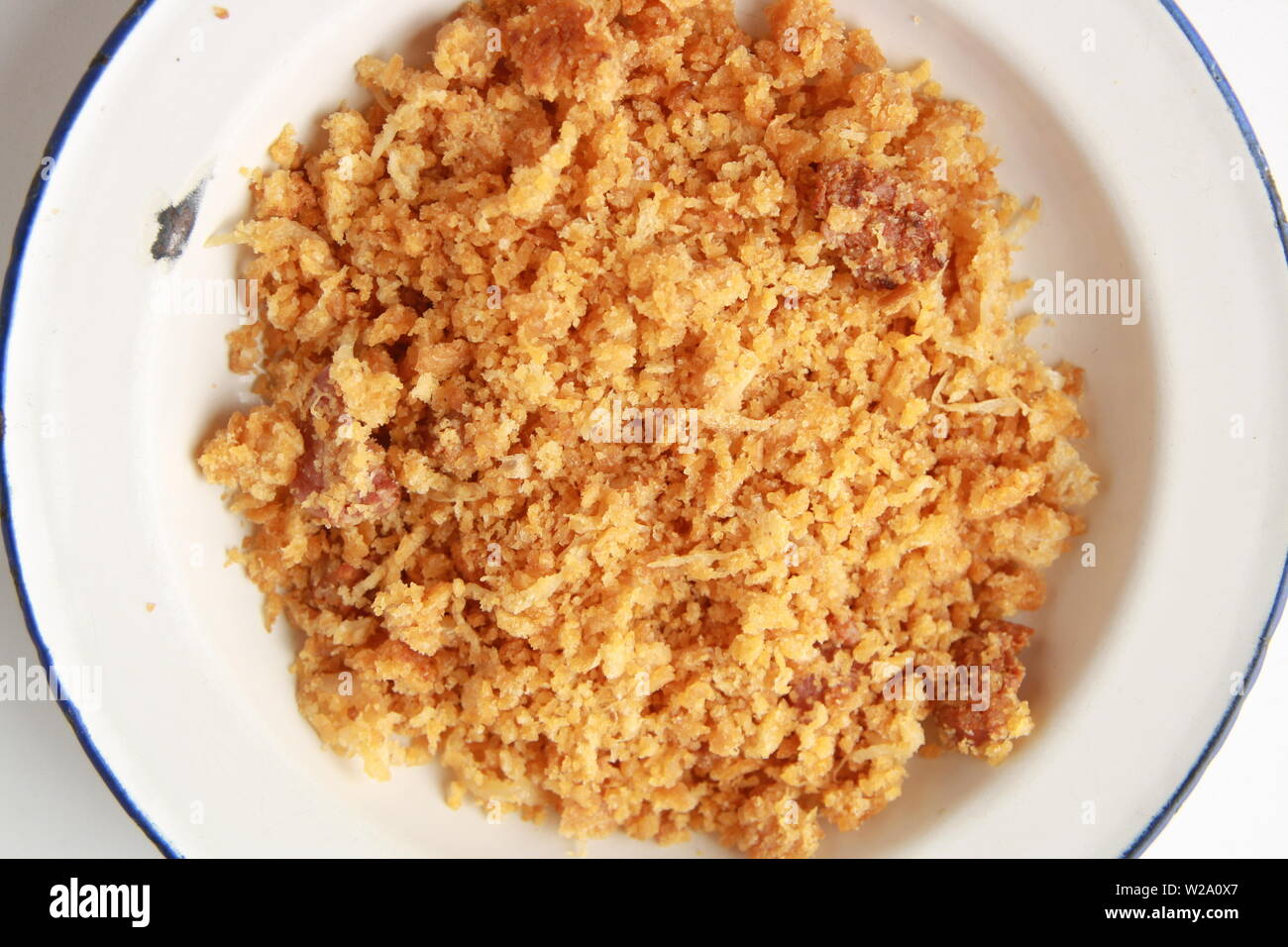 Las migas ist ein typisch spanisches Gericht mit Krümel, Zwiebeln und Chorizo Stockfoto