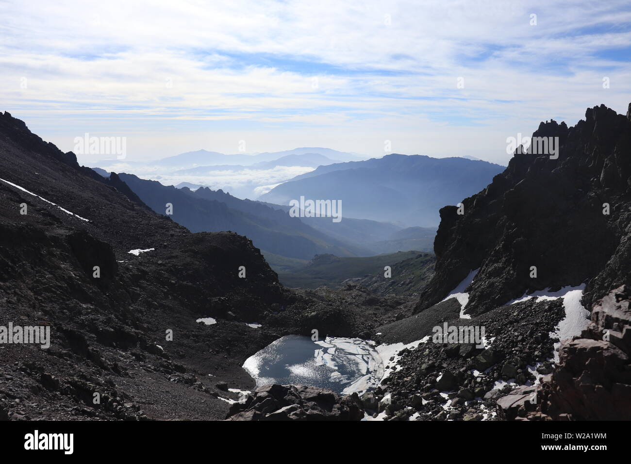 Wundervolle gefrorenen Bergsee Stockfoto