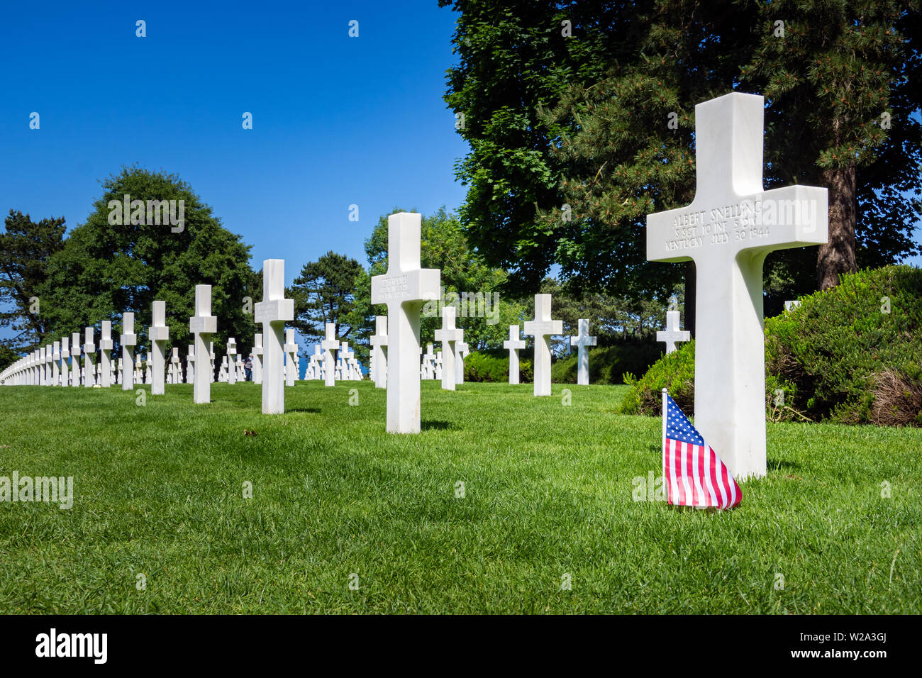 Weiße kreuze Gräber in der Normandie amerikanische Friedhof D-hosting US-Armee Opfer, Colleville-sur-Mer, Frankreich. Stockfoto