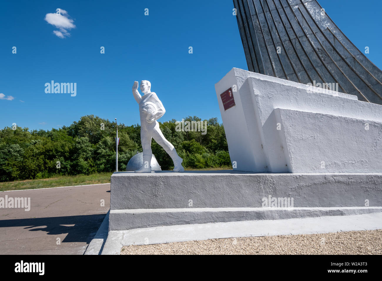 SMELOVKA, Saratow, Russland - Juli 2019: Ort der Landung des ersten Kosmonauten Juri Gagarin. Denkmal. Stockfoto