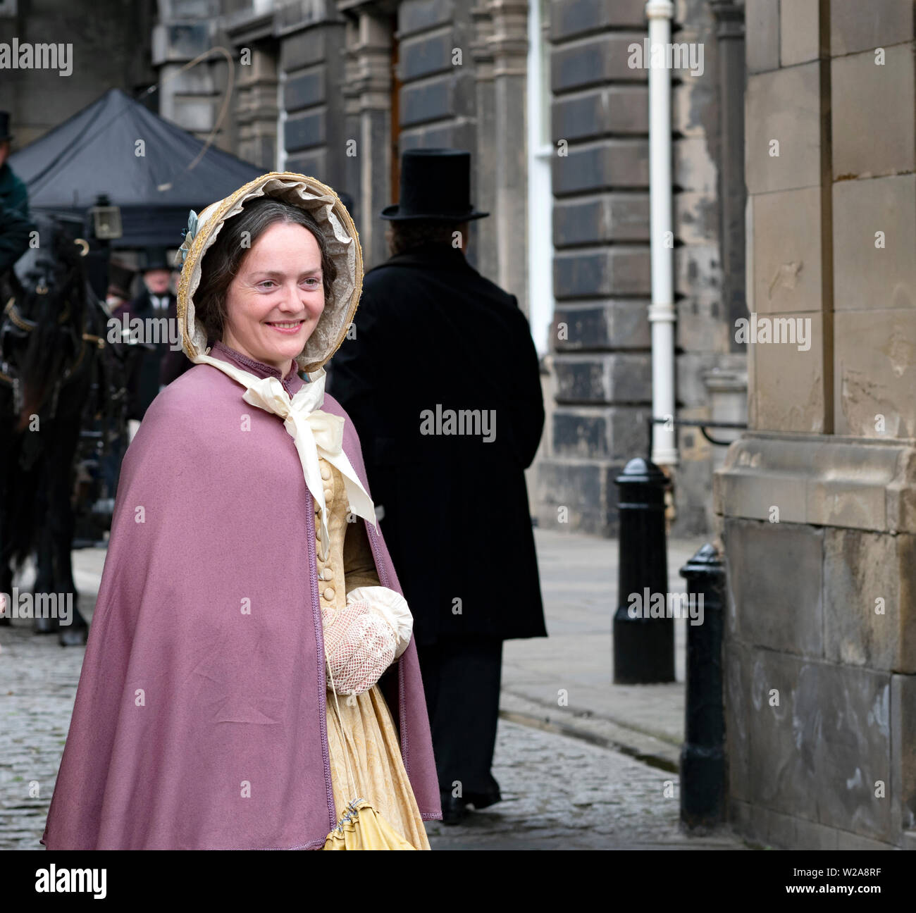 Dreharbeiten in Edinburgh von Belgravia, eine bevorstehende ITV historische Periode Drama TV-Serie basierend auf dem Roman von Julian Fellowes. Stockfoto