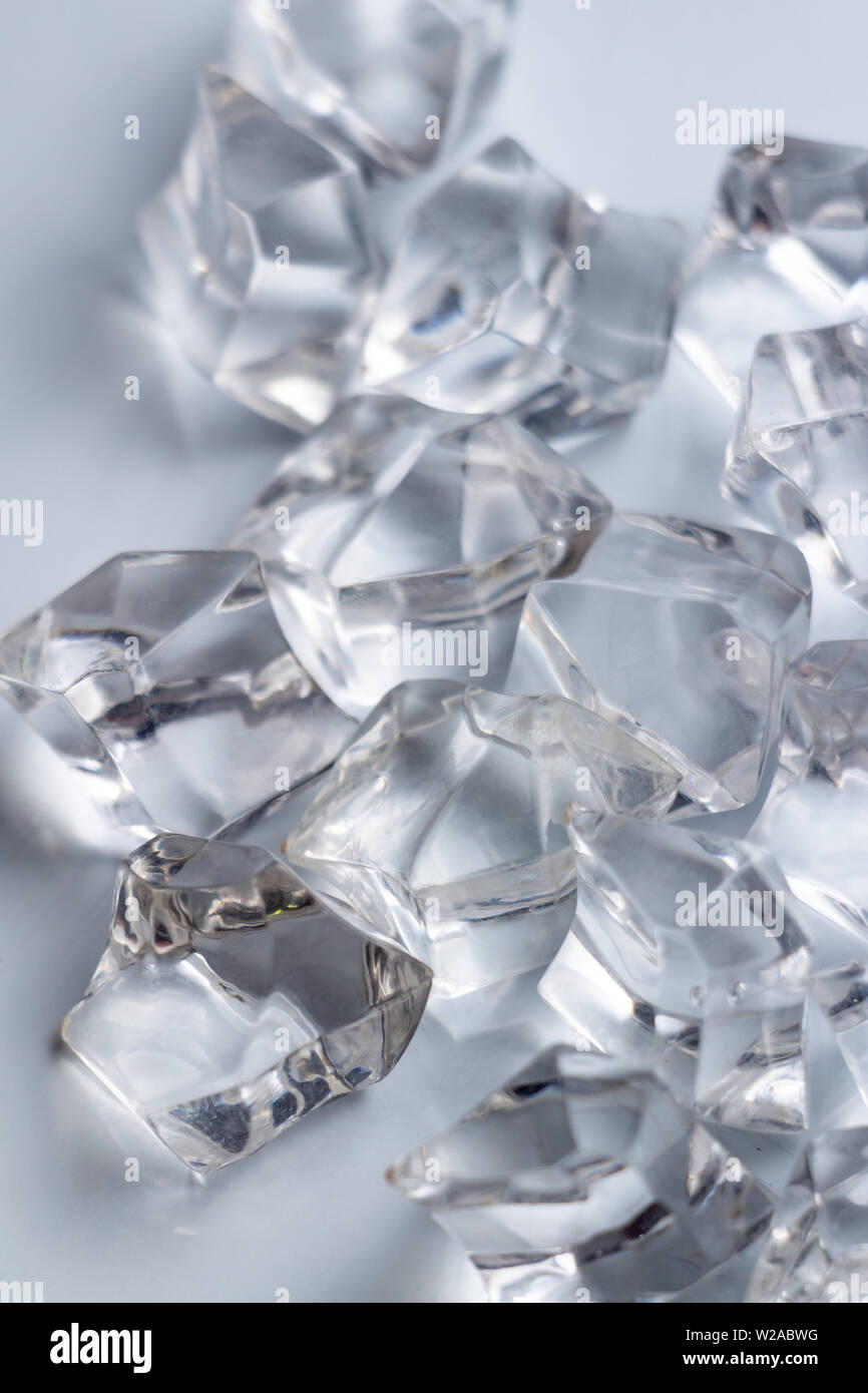 Kristall auf dem weißen Hintergrund Stockfoto