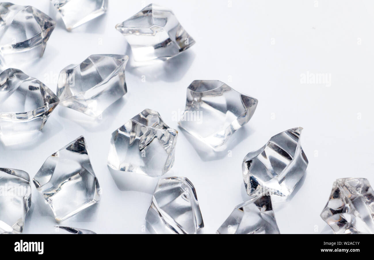 Kristall auf dem weißen Hintergrund Stockfoto