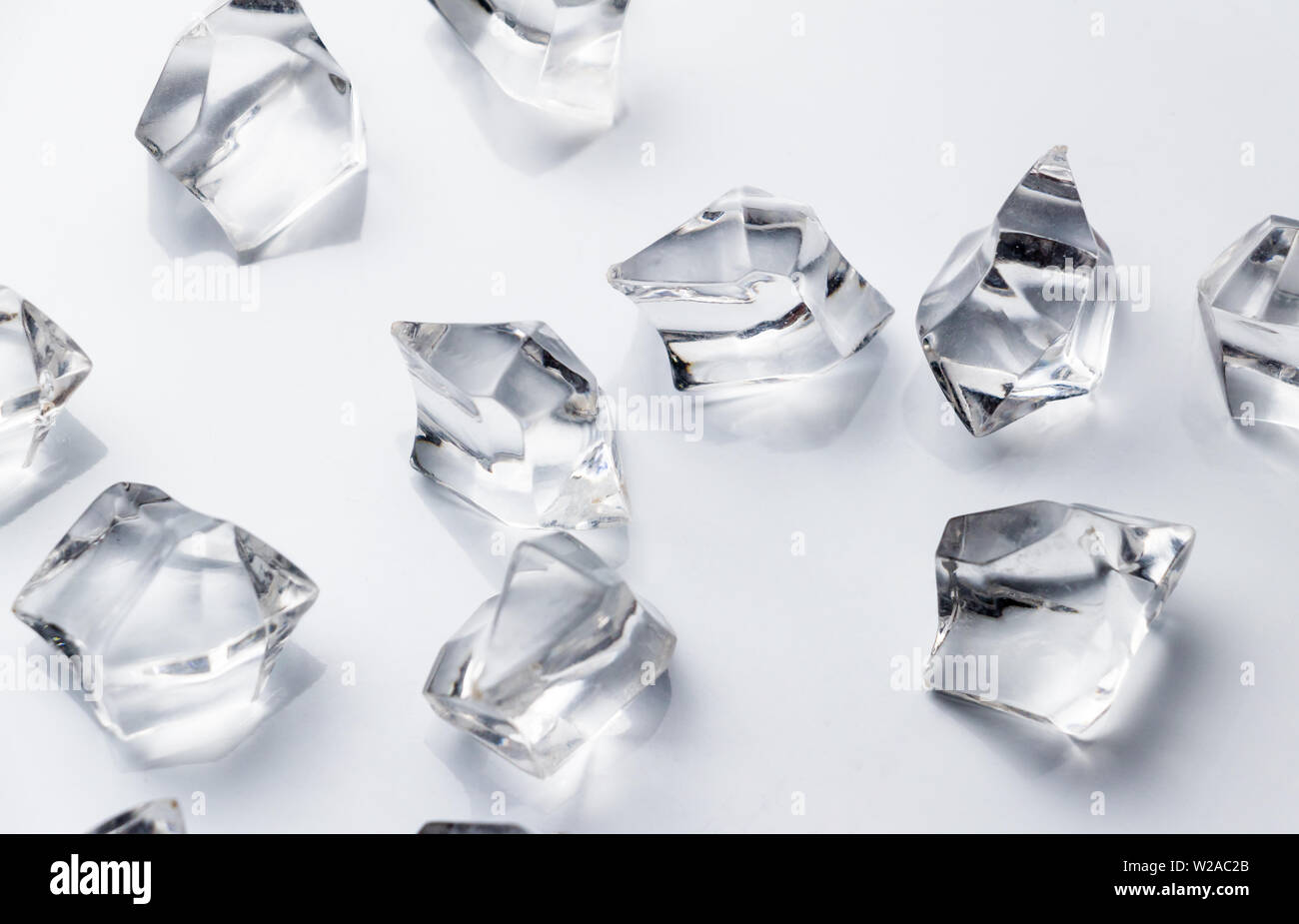 Kristall auf dem weißen Hintergrund Stockfoto