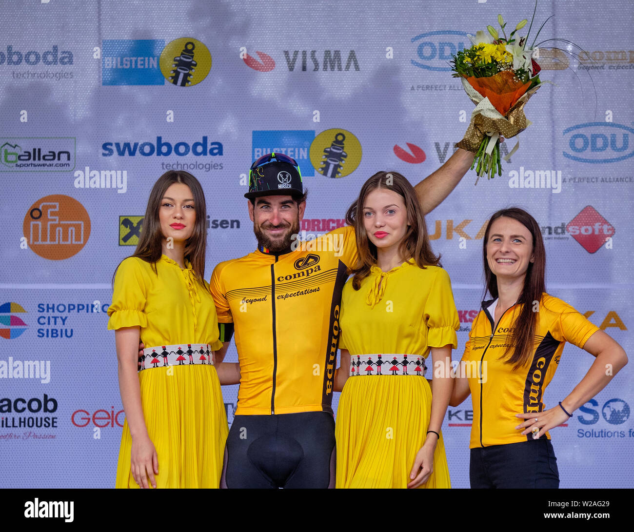 Preisverleihung der Radfahrer Riccardo Stacchiotti (Team Giotti Victoria-Palomar) Sieger der 4. Phase der Radtour Sibiu, Rumänien, Juli 7,2019 Stockfoto