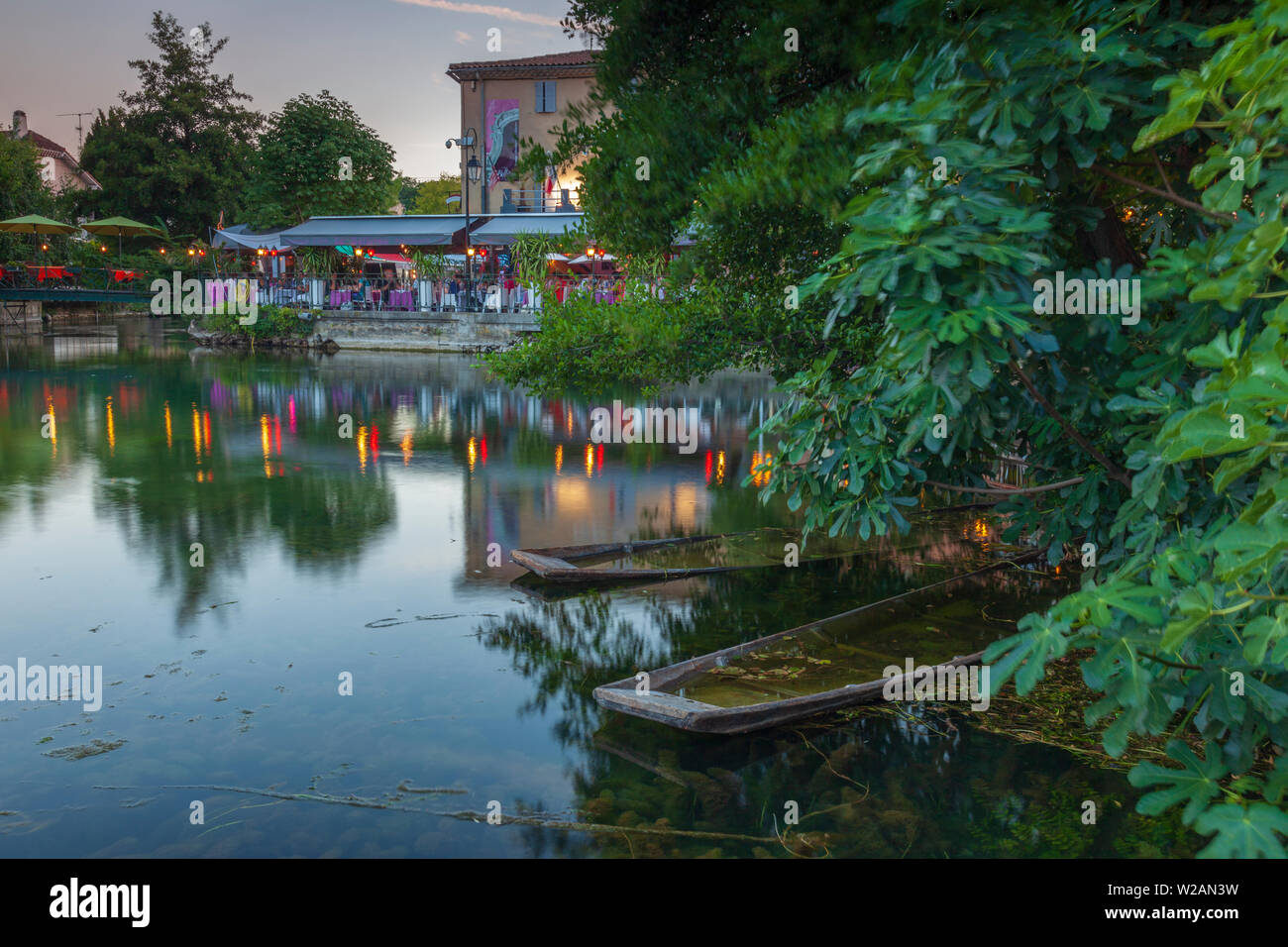 Insel sur la Sorgue, Blick auf den Nachmittag. Provence, Frankreich. Stockfoto