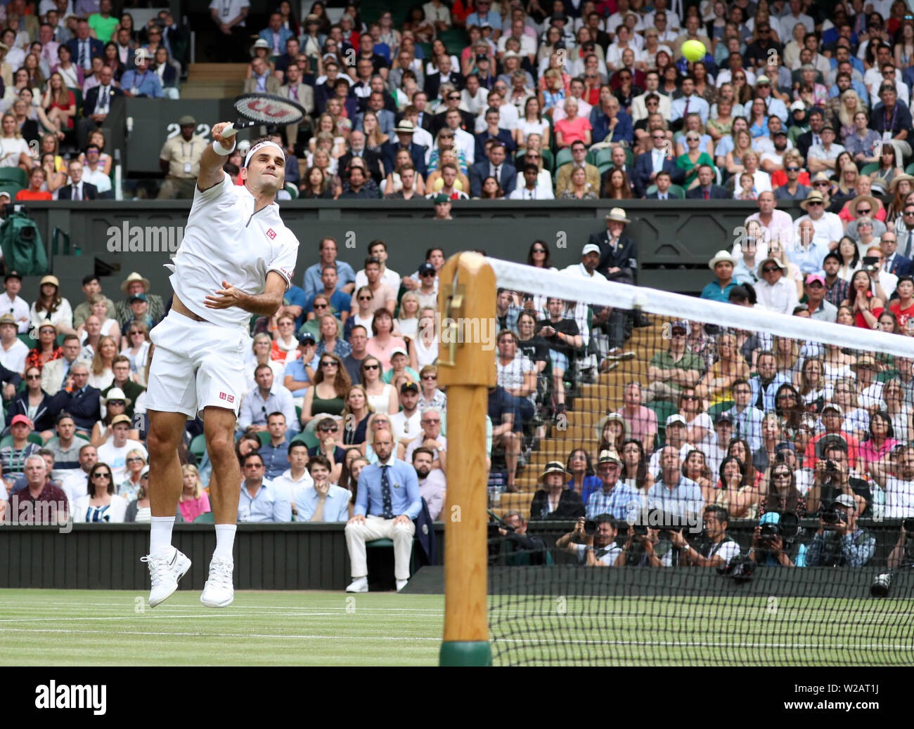 London, Großbritannien. 06 Juli, 2019. Roger Federer spielt Lucas Pouille am Tag sechs an der Wimbledon Championships Tennis, Wimbledon, London am 6. Juli 2019 Credit: Paul Marriott/Alamy leben Nachrichten Stockfoto