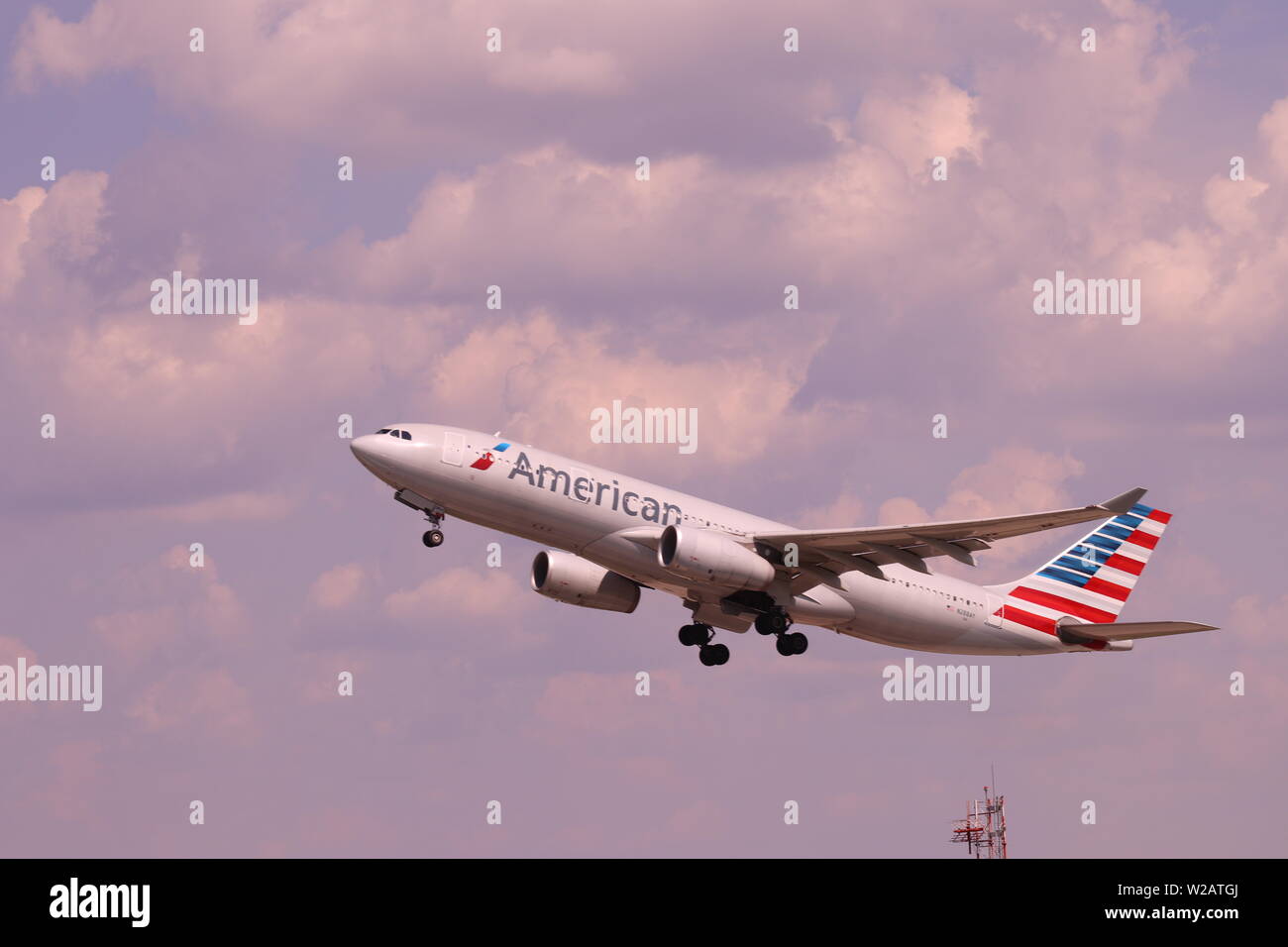 American Airlines Flächen nehmen Sie an der CLT, Charlotte Douglas International Airport, Charlotte, NC Stockfoto