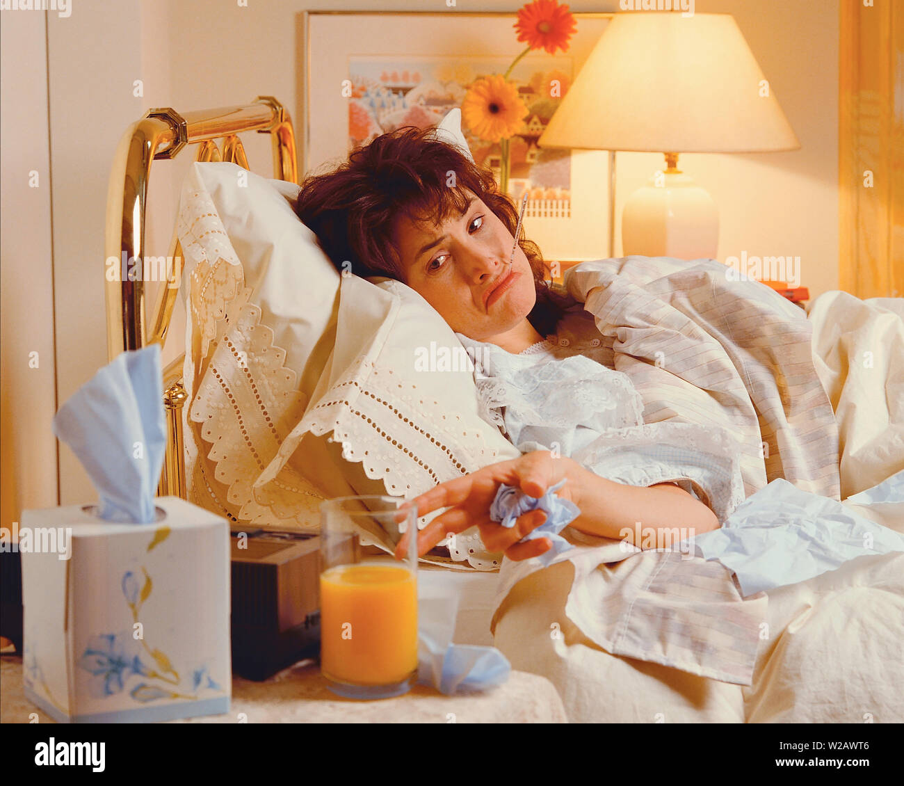 Frau krank im Bett Stockfoto