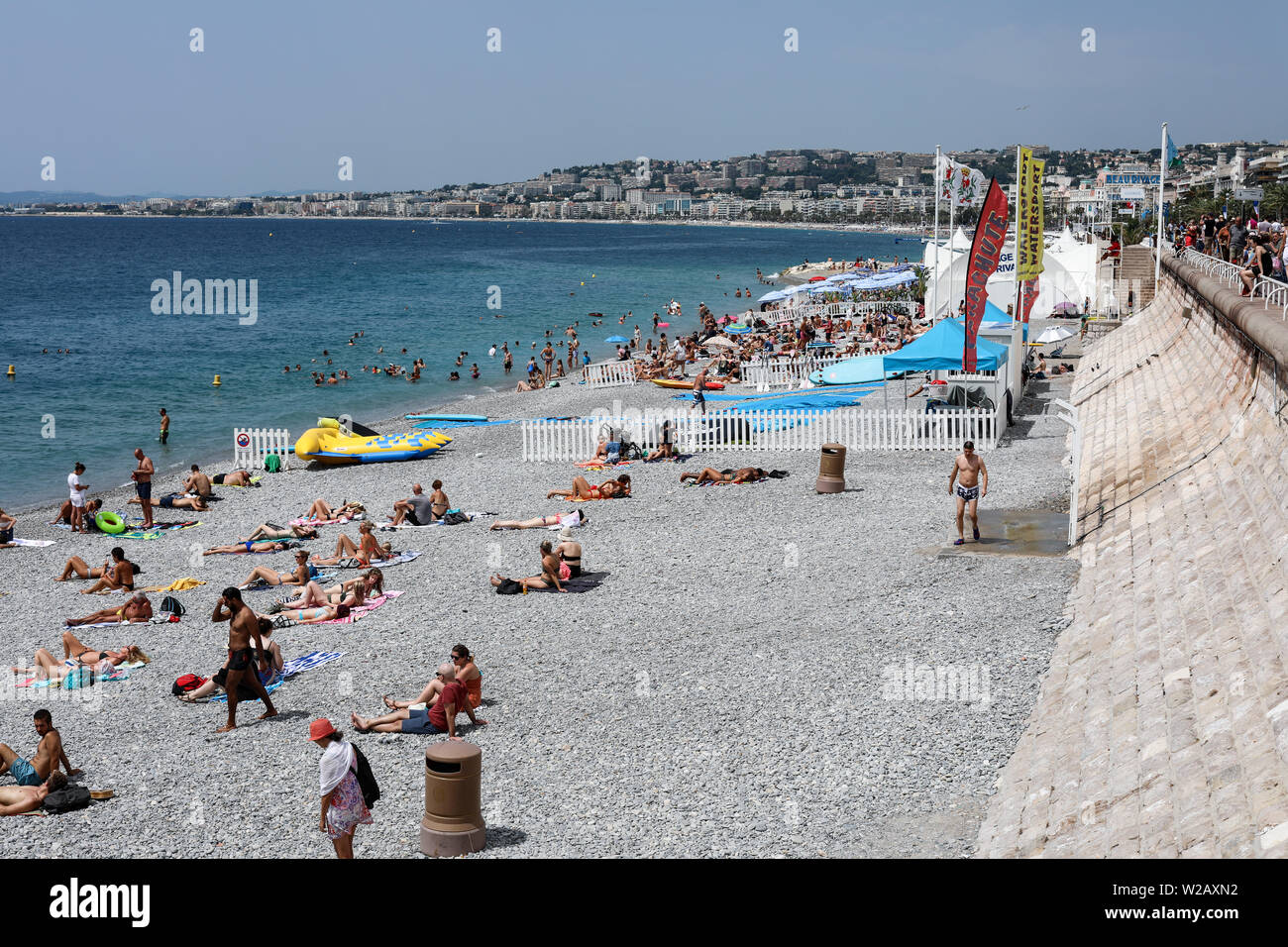 Baie des Anges Strand leben in Nizza, Frankreich Stockfoto
