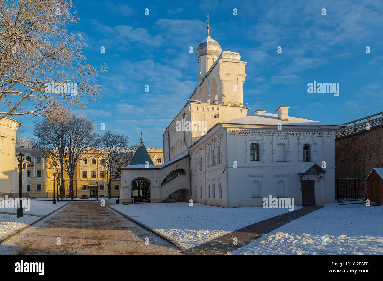 Der Glockenturm der St. Sophia Kathedrale im Nowgoroder Kreml. Russland Stockfoto