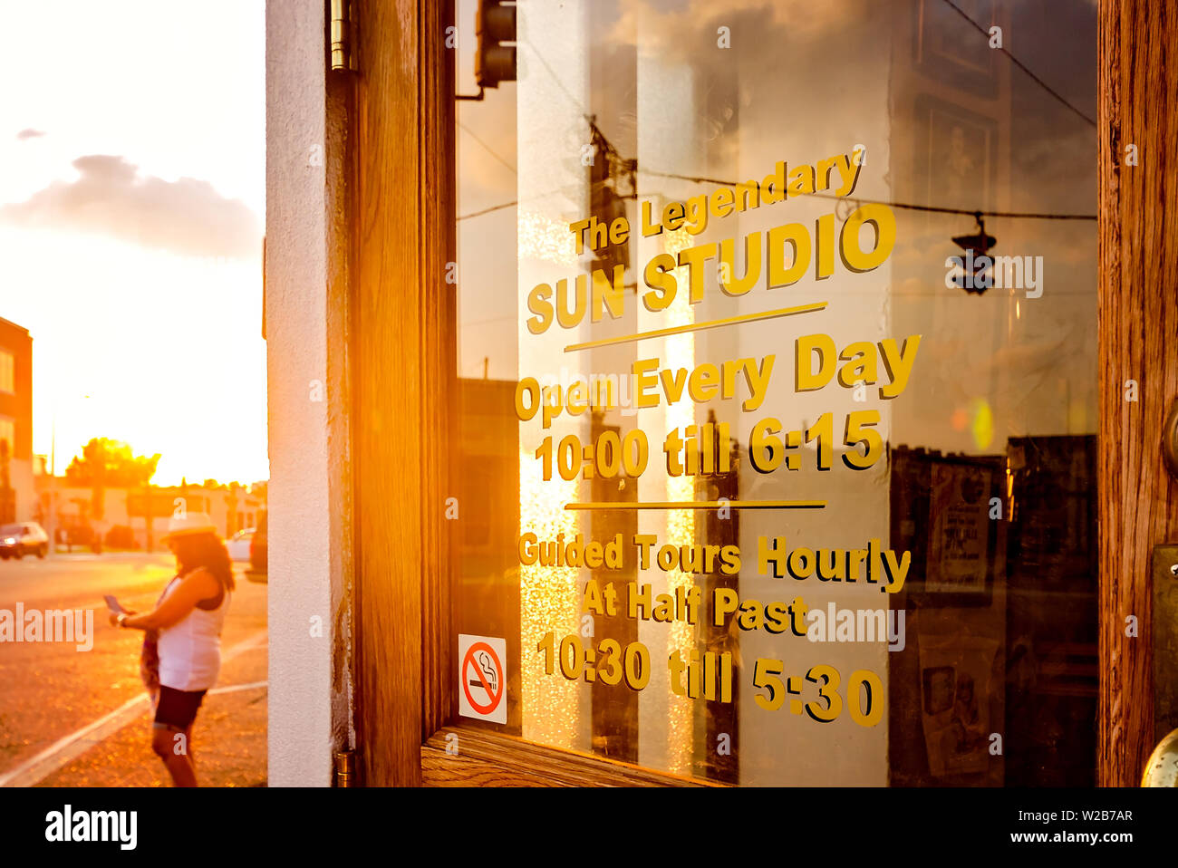 Die Sonne geht auf Sun Studio, Sept. 6, 2015. Die Aufnahme Studio und Label wurden berühmt durch Sänger wie Elvis Presley und Johnny Cash. Stockfoto