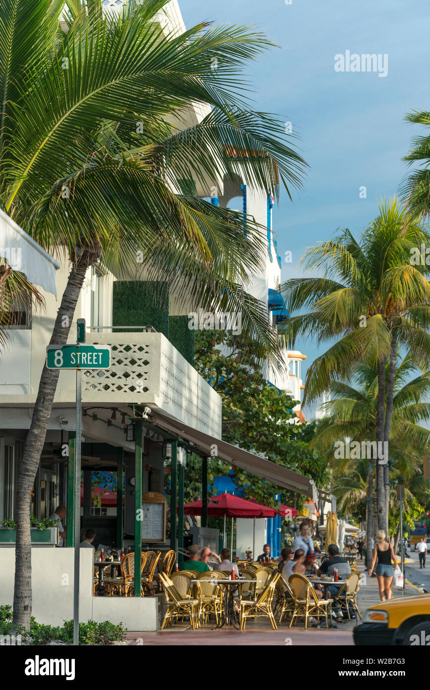 NEWS CAFE BÜRGERSTEIG OCEAN DRIVE MIAMI BEACH, Florida USA Stockfoto NEWS CAFE BÜRGERSTEIG OCEAN DRIVE MIAMI BEACH, Florida USA Stockfoto
