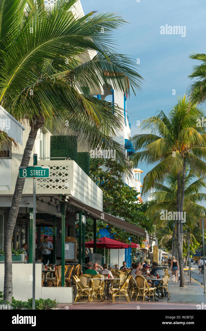 NEWS CAFE BÜRGERSTEIG OCEAN DRIVE MIAMI BEACH, Florida USA Stockfoto NEWS CAFE BÜRGERSTEIG OCEAN DRIVE MIAMI BEACH, Florida USA Stockfoto