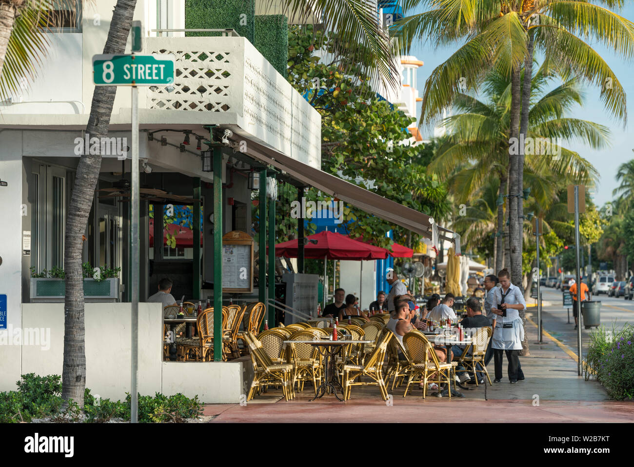 NEWS CAFE BÜRGERSTEIG OCEAN DRIVE MIAMI BEACH, Florida USA Stockfoto NEWS CAFE BÜRGERSTEIG OCEAN DRIVE MIAMI BEACH, Florida USA Stockfoto