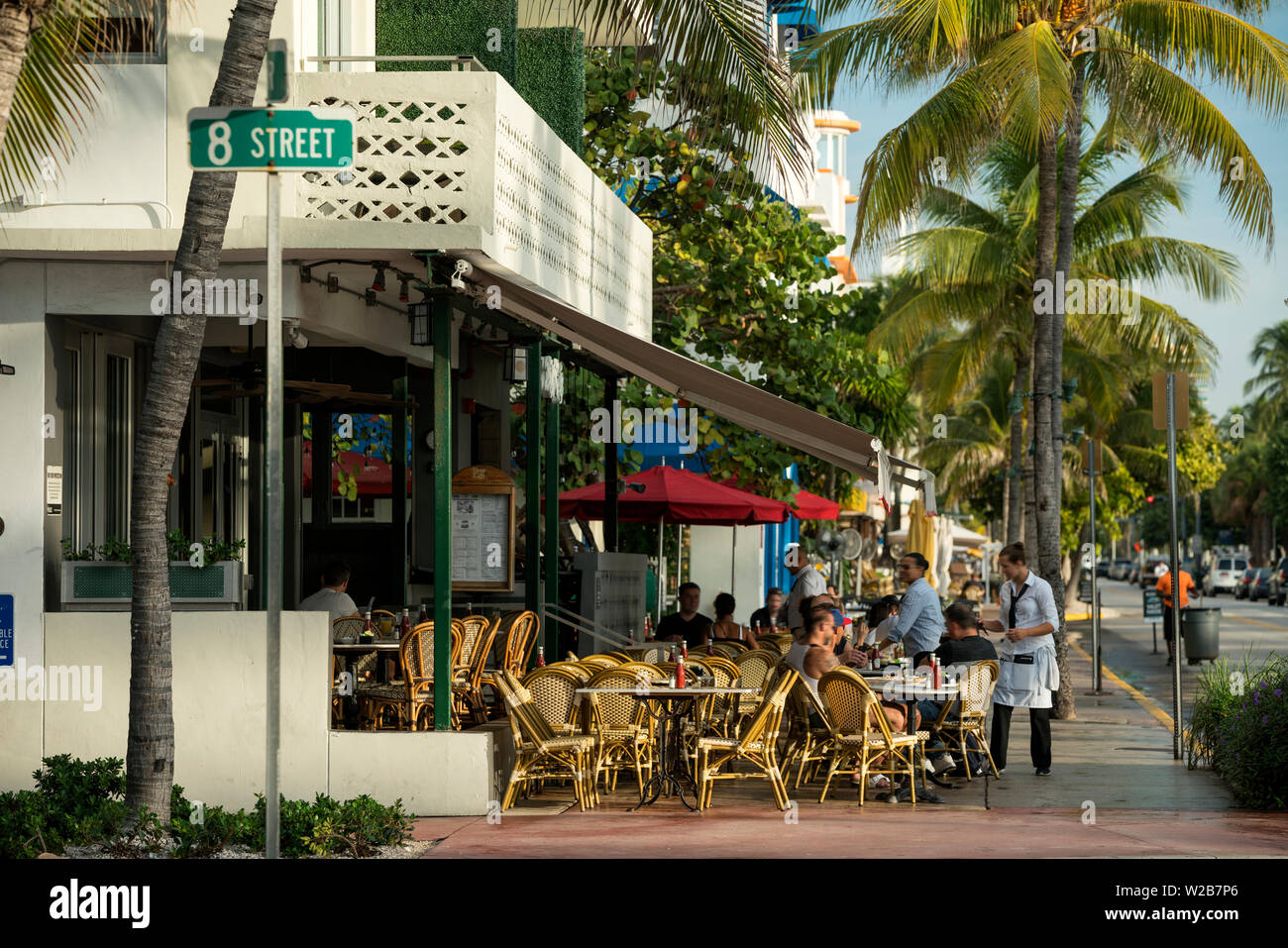 NEWS CAFE BÜRGERSTEIG OCEAN DRIVE MIAMI BEACH, Florida USA Stockfoto NEWS CAFE BÜRGERSTEIG OCEAN DRIVE MIAMI BEACH, Florida USA Stockfoto