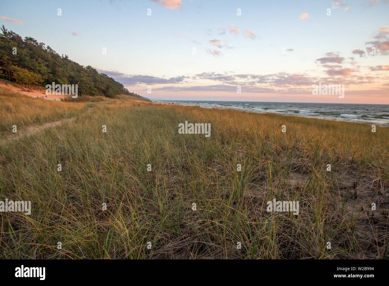 Michigan See Sonnenuntergang Panorama. Schönen Sonnenuntergang Strand Panorama an der Küste von Lake Michigan an Hoffmaster State Park in Muskegon. Stockfoto