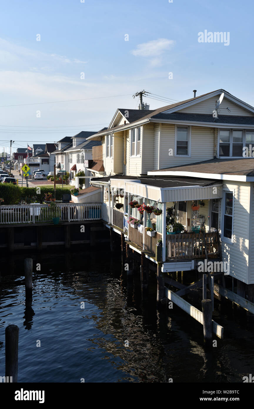 OCEAN CITY, New Jersey/USA - Juni 27, 2019: ein Luxus Haus ist über Wasser in Margate New Jersey gebaut Stockfoto