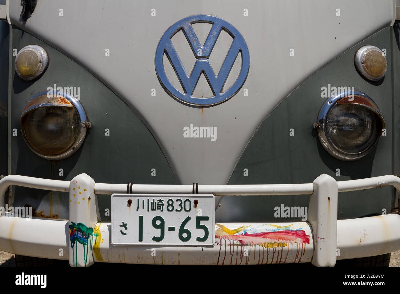 Ein kultiger Volkswagen Typ 2 (T1) Wohnmobil mit japanischem Nummernschild in Miura, Kanagawa, Japan. Stockfoto